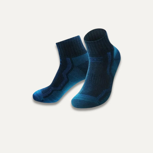 DRYVEZONEโข MOISTURE-WICKING ANKLE SOCKS