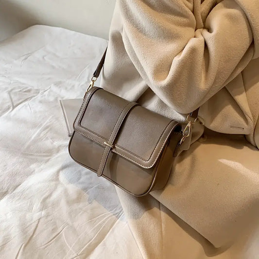 HARLOWโข RETRO TEXTURED SQUARE BAG