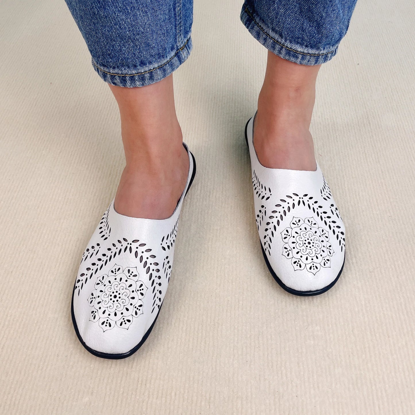 PREMIUM CASUAL ALL-MATCH HOLLOW LOAFERS 2025