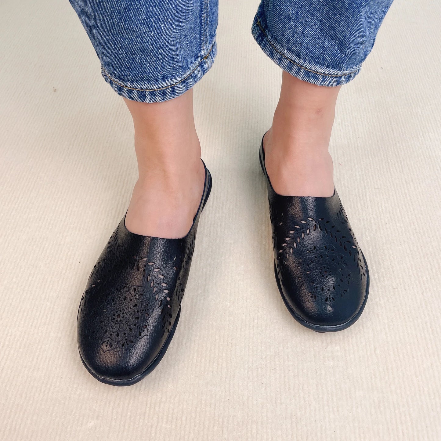 PREMIUM CASUAL ALL-MATCH HOLLOW LOAFERS 2025