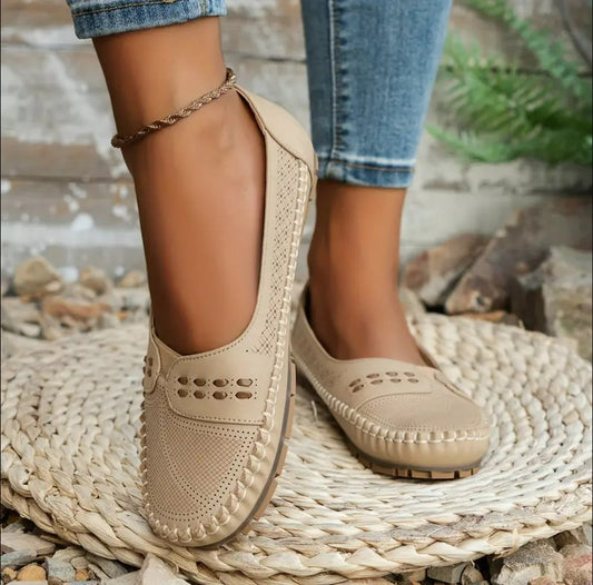 LORAโข VINTAGE COMFY SLIP-ON LOAFERS