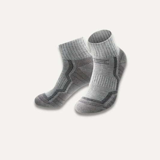 DRYVEZONE™ MOISTURE-WICKING ANKLE SOCKS