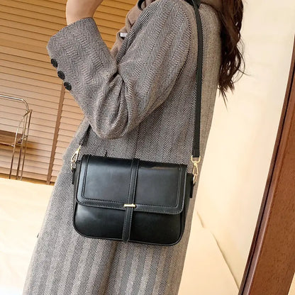 HARLOW™ RETRO TEXTURED SQUARE BAG