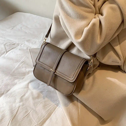 HARLOW™ RETRO TEXTURED SQUARE BAG