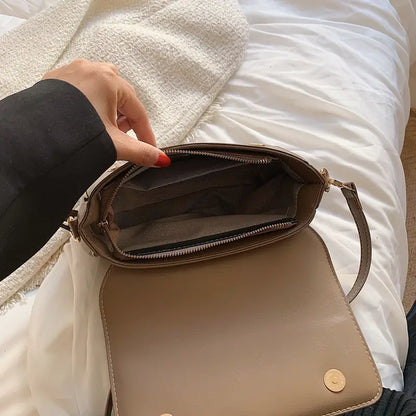 HARLOW™ RETRO TEXTURED SQUARE BAG