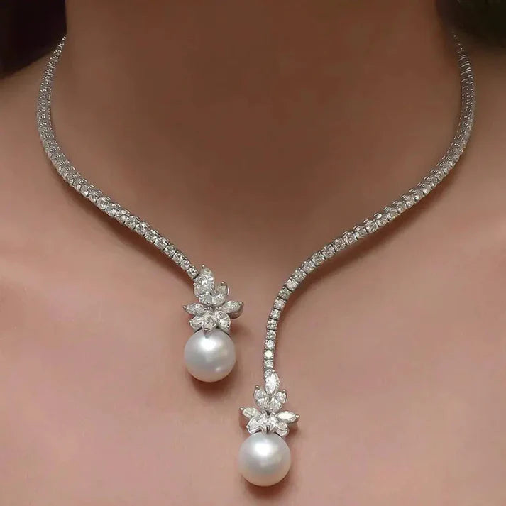 MOONLIT GRACE NECKLACE