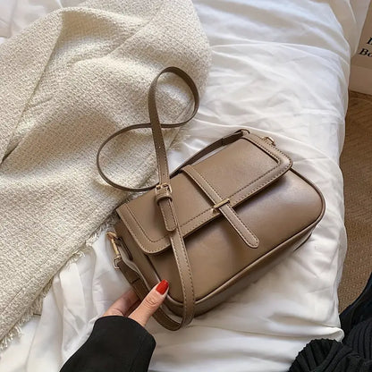 HARLOW™ RETRO TEXTURED SQUARE BAG