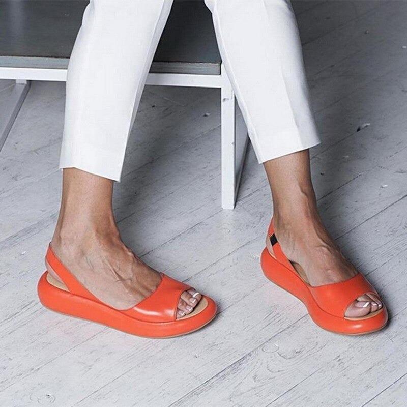 COMFORTABLE SANDALS ON TREND